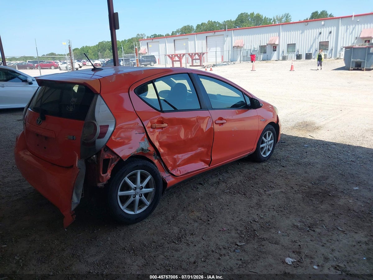2013 TOYOTA PRIUS C THREE — снимка 4