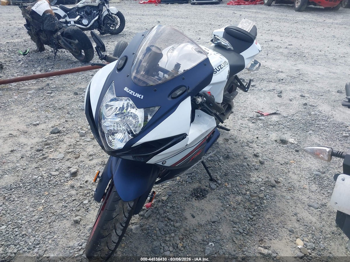 2025 SUZUKI GSX-R600 — снимка 2