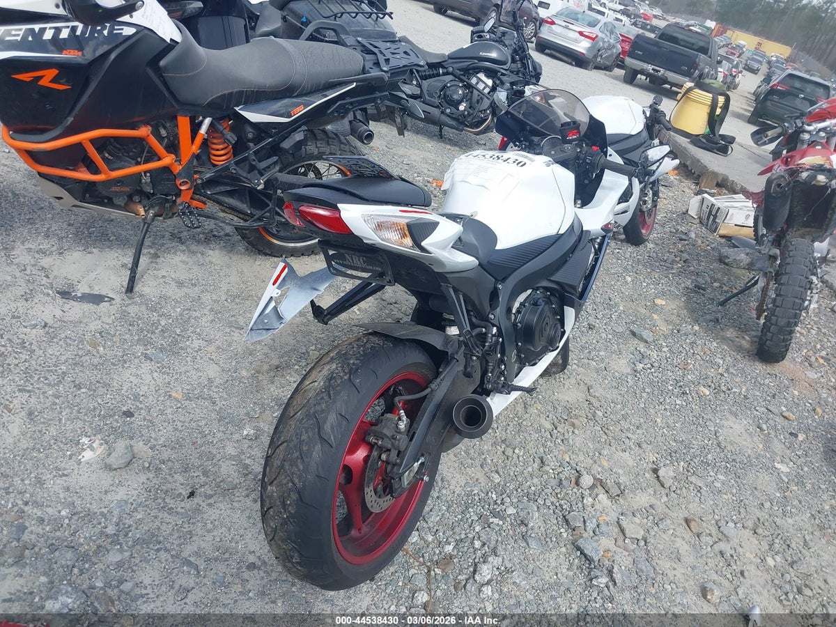 2025 SUZUKI GSX-R600 — снимка 4