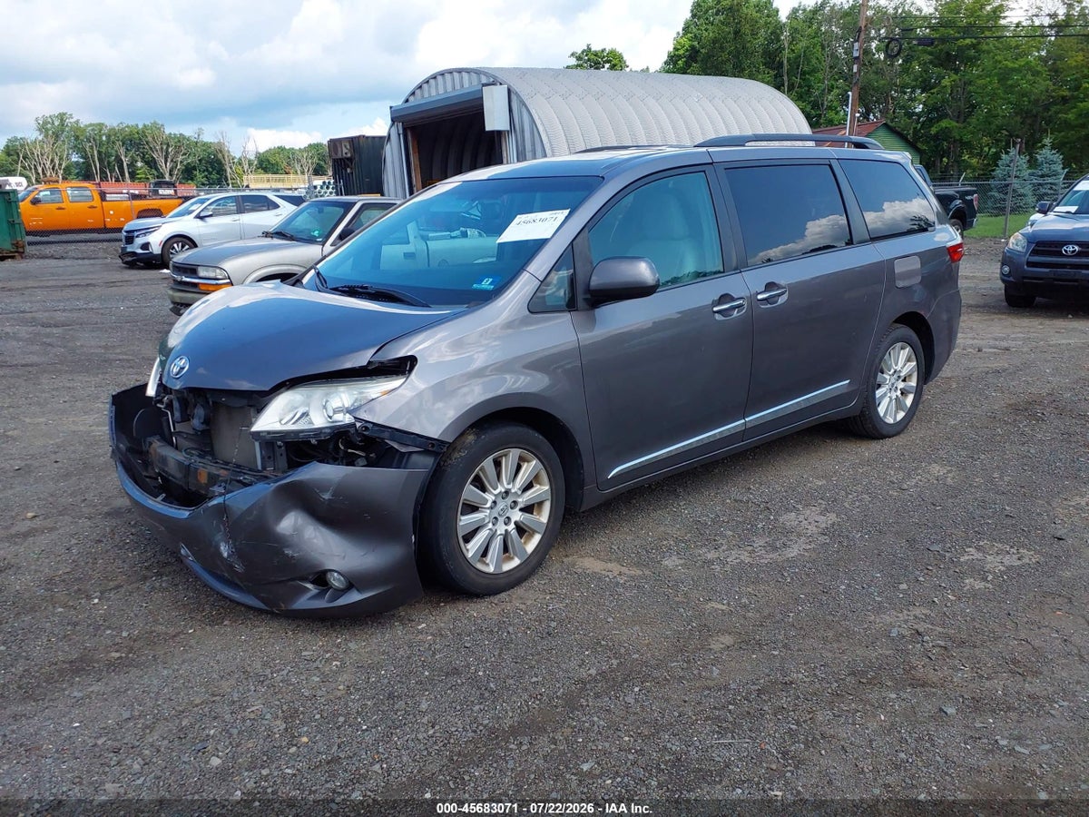 2015 TOYOTA SIENNA XLE PREMIUM 7 PASSENGER — снимка 2