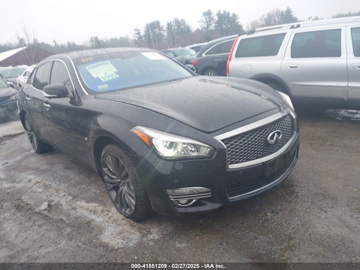 2019 INFINITI Q70 3.7X LUXE