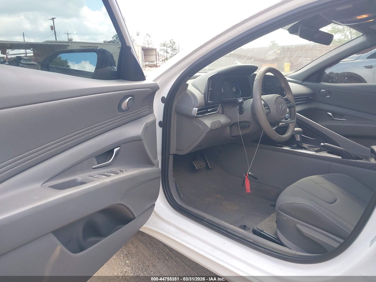 2025 HYUNDAI ELANTRA SEL SPORT — снимка 5