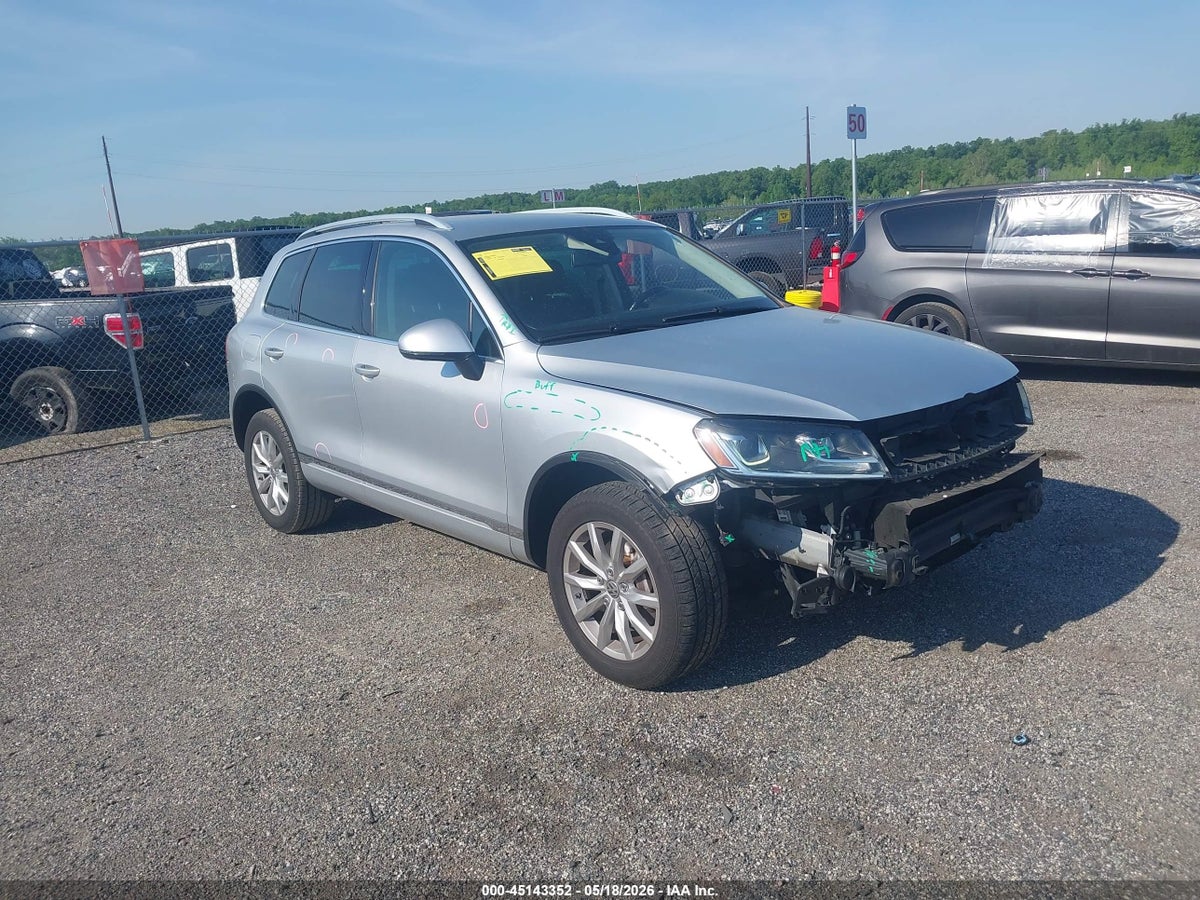 2016 VOLKSWAGEN TOUAREG VR6 SPORT