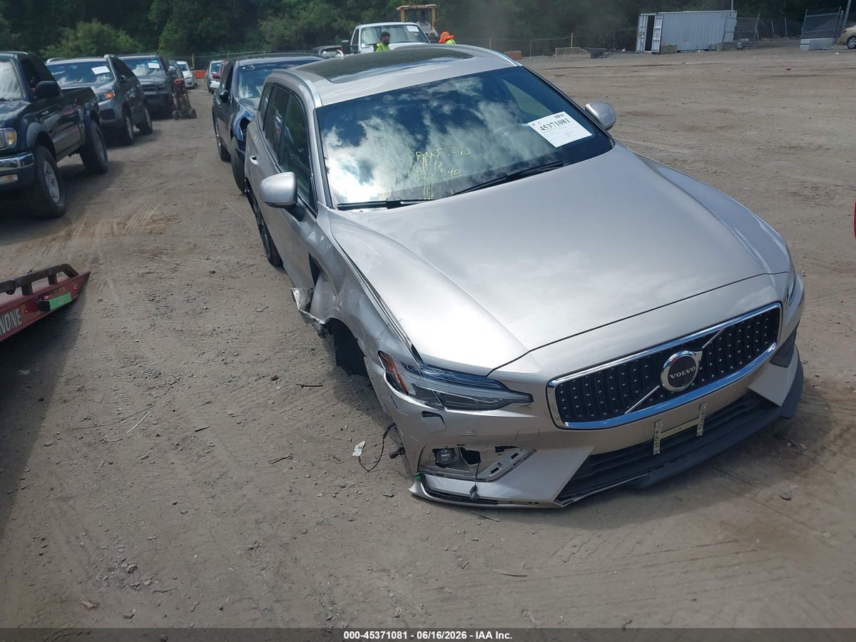2026 VOLVO V60 CROSS COUNTRY ULTRA, B5 AWD GAS (MILD HYBRID)