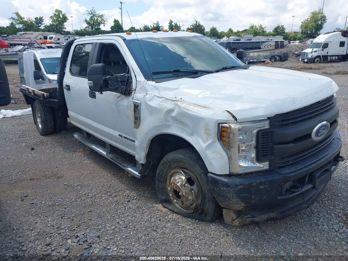 2019 FORD F-350 CHASSIS XL