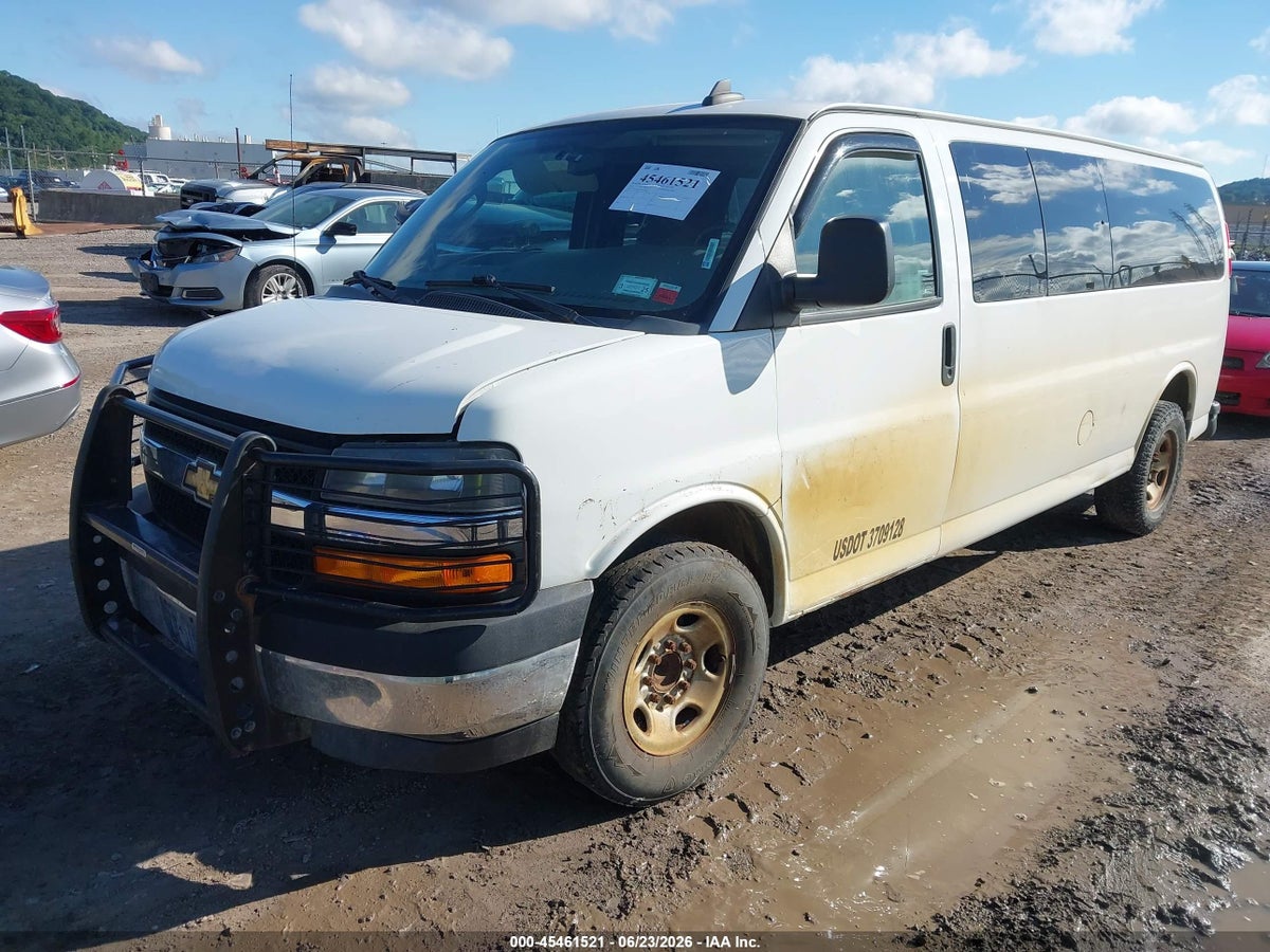 2017 CHEVROLET EXPRESS 3500 LT — снимка 2