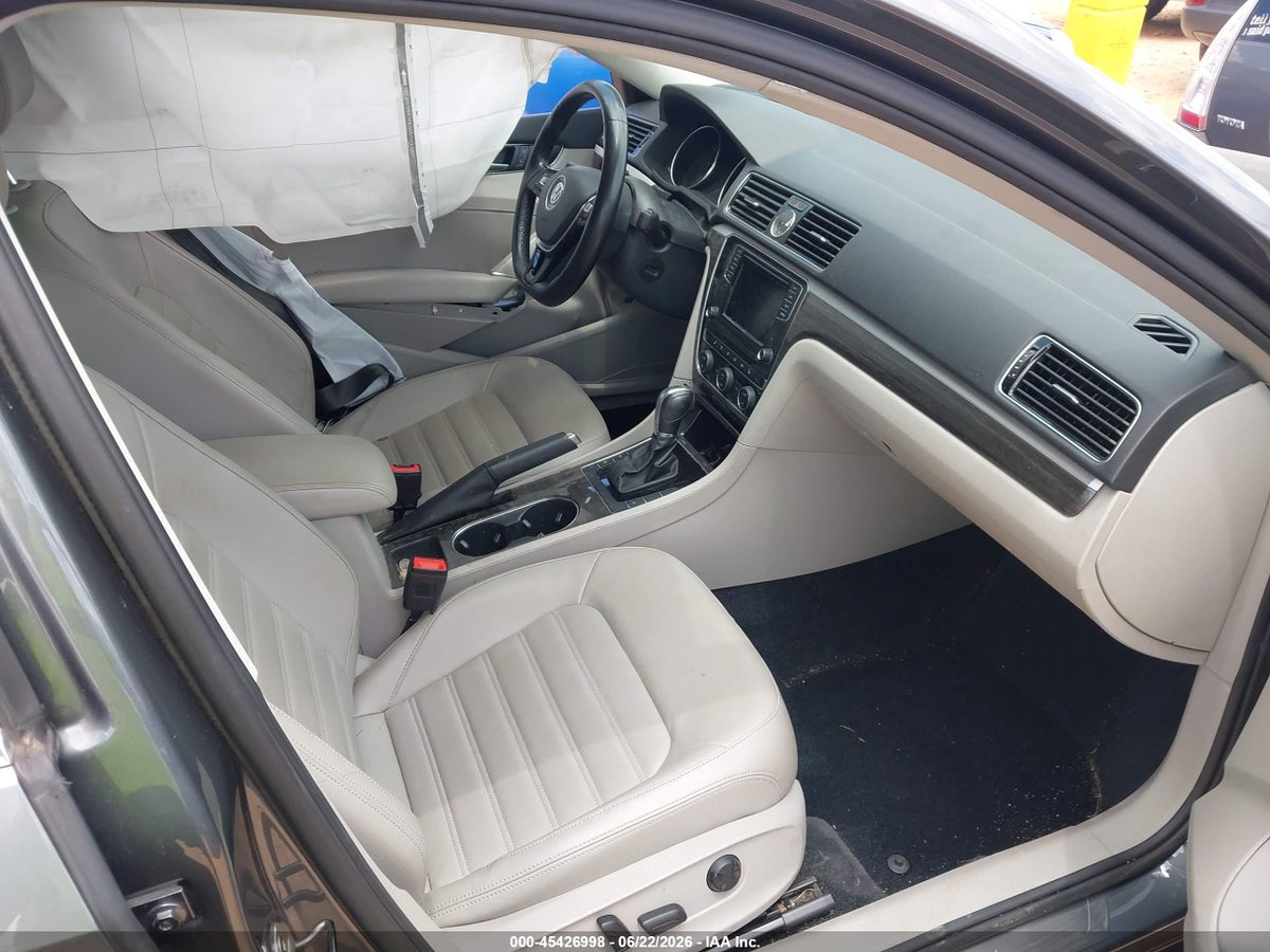 2017 VOLKSWAGEN PASSAT 1.8T SEL PREMIUM — снимка 5