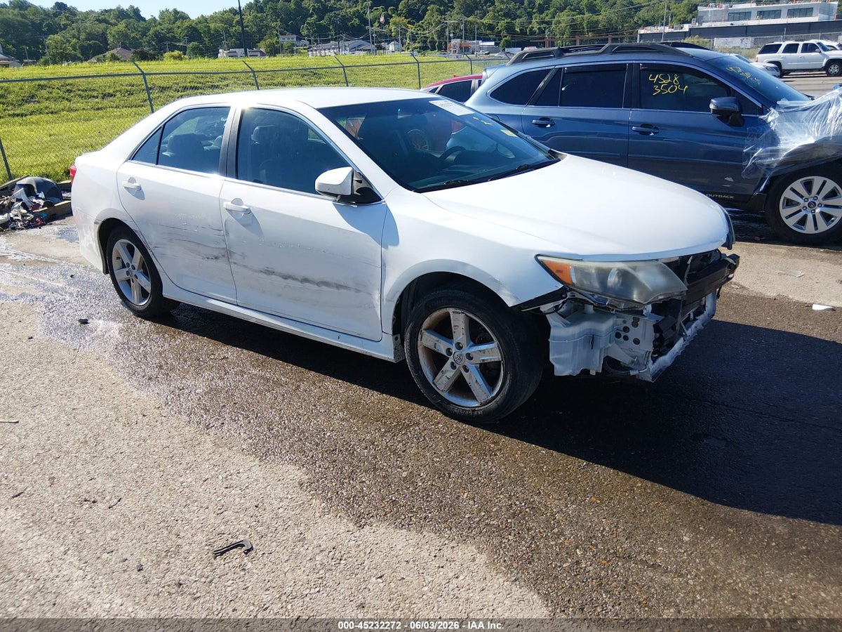 2014 TOYOTA CAMRY SE