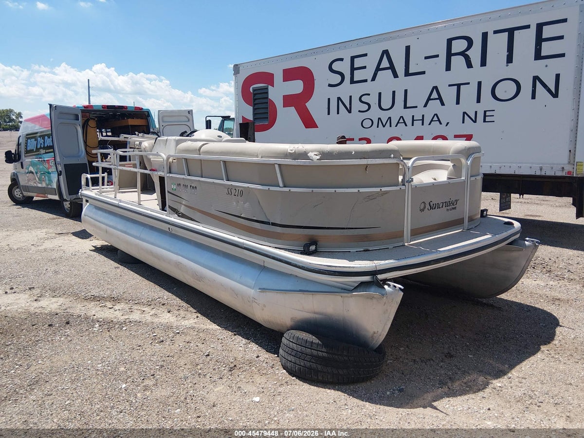 2011 LOWE PONTOON