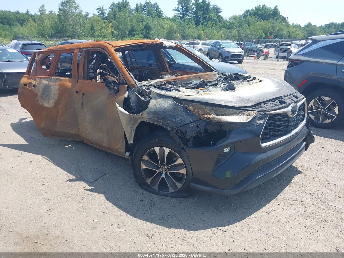 2023 TOYOTA HIGHLANDER XLE