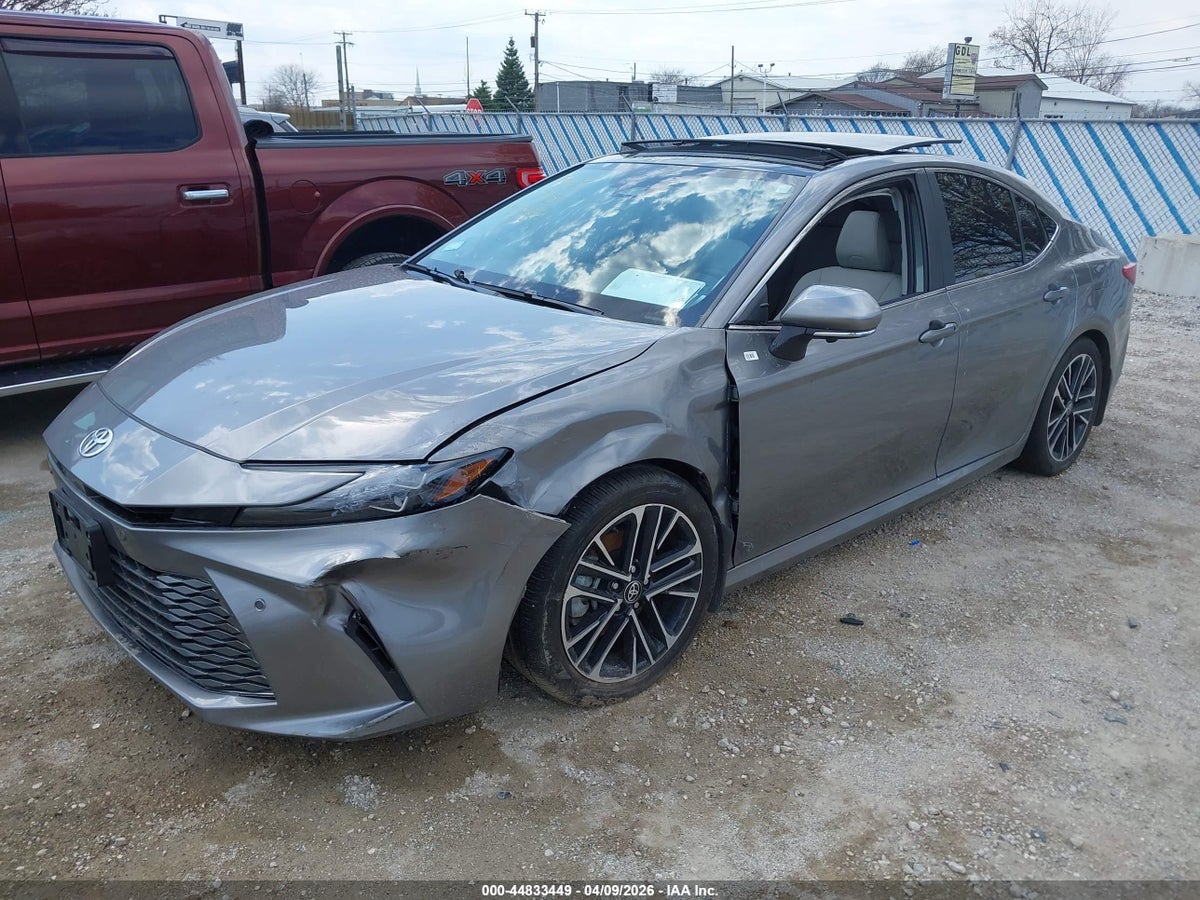 2025 TOYOTA CAMRY XLE — снимка 2