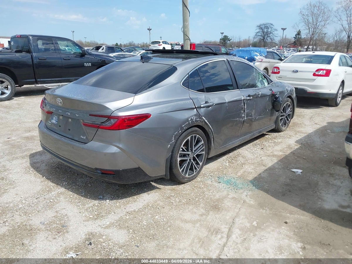 2025 TOYOTA CAMRY XLE — снимка 4