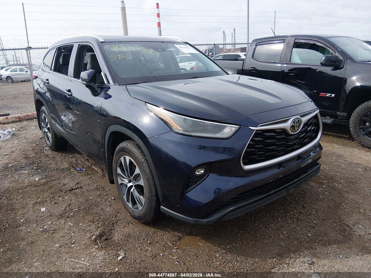 2021 TOYOTA HIGHLANDER XLE