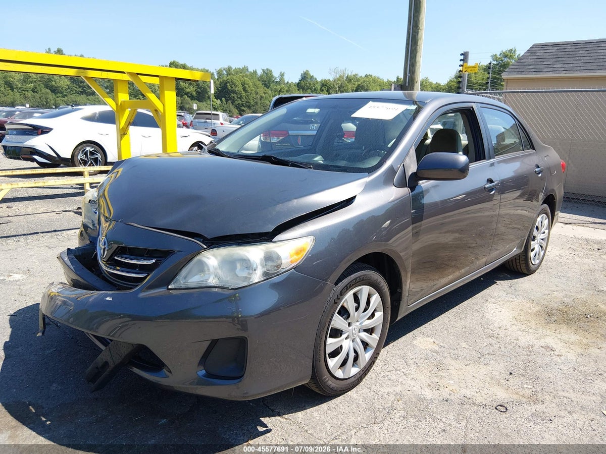 2013 TOYOTA COROLLA LE — снимка 2