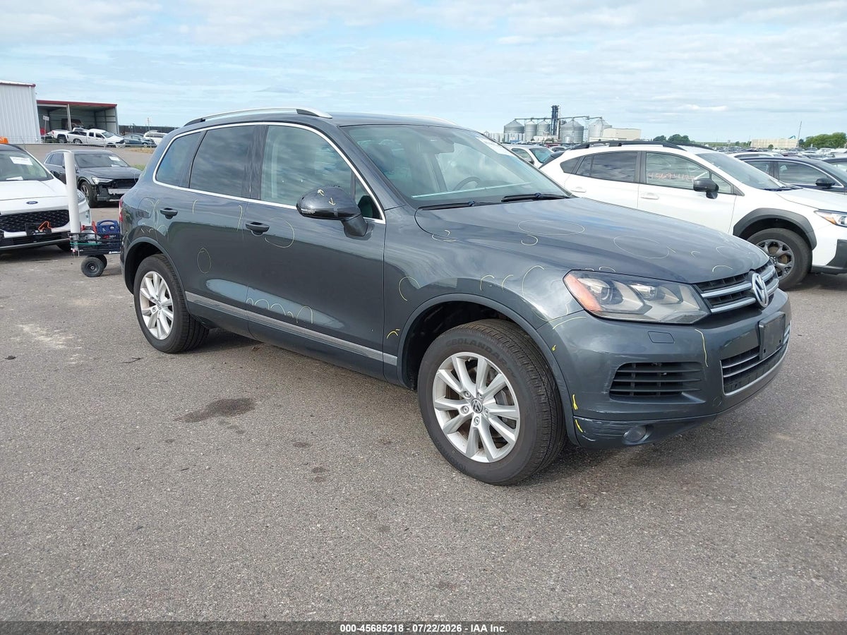 2013 VOLKSWAGEN TOUAREG VR6 SPORT