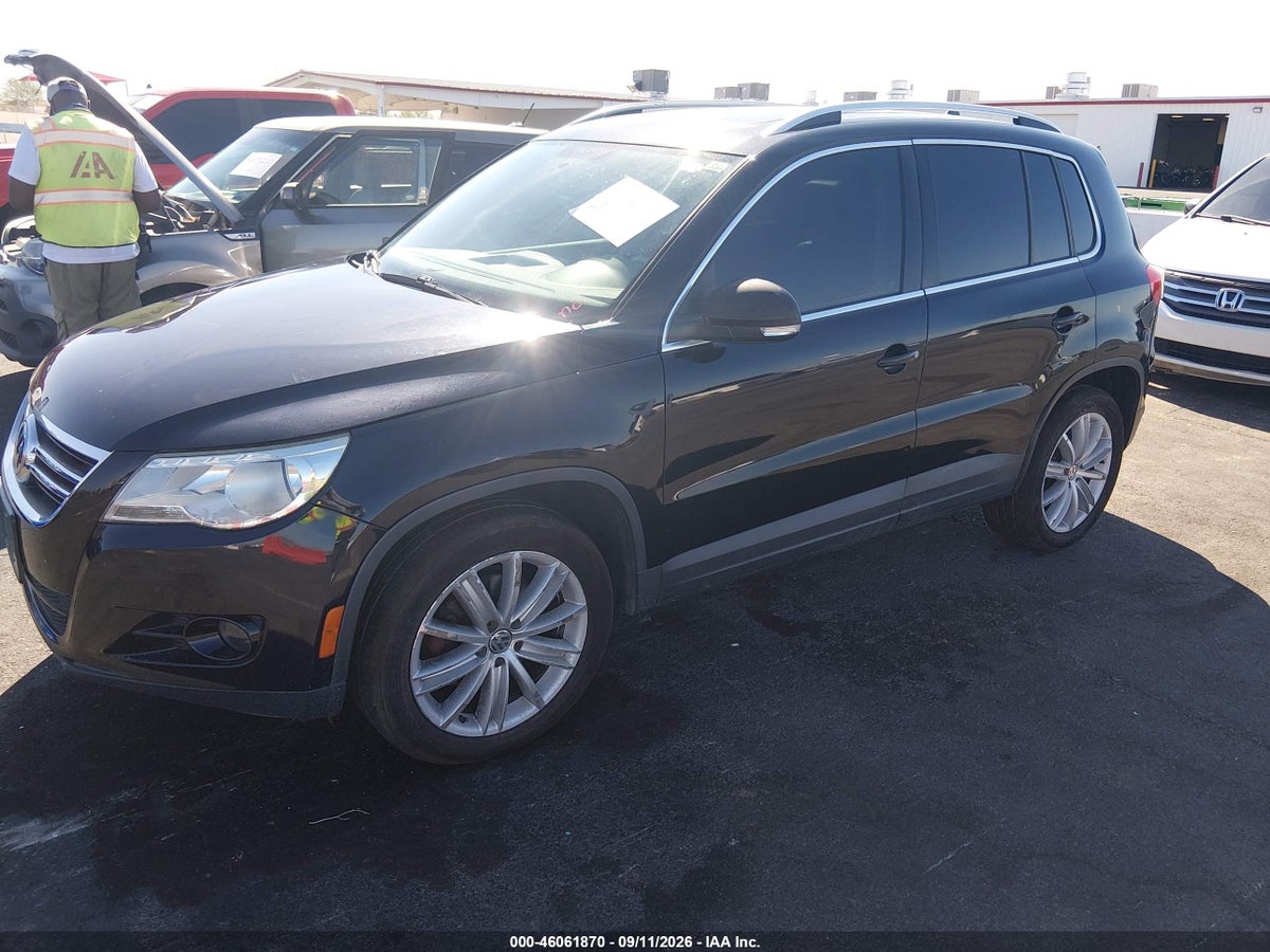 2011 VOLKSWAGEN TIGUAN SE — photo 2