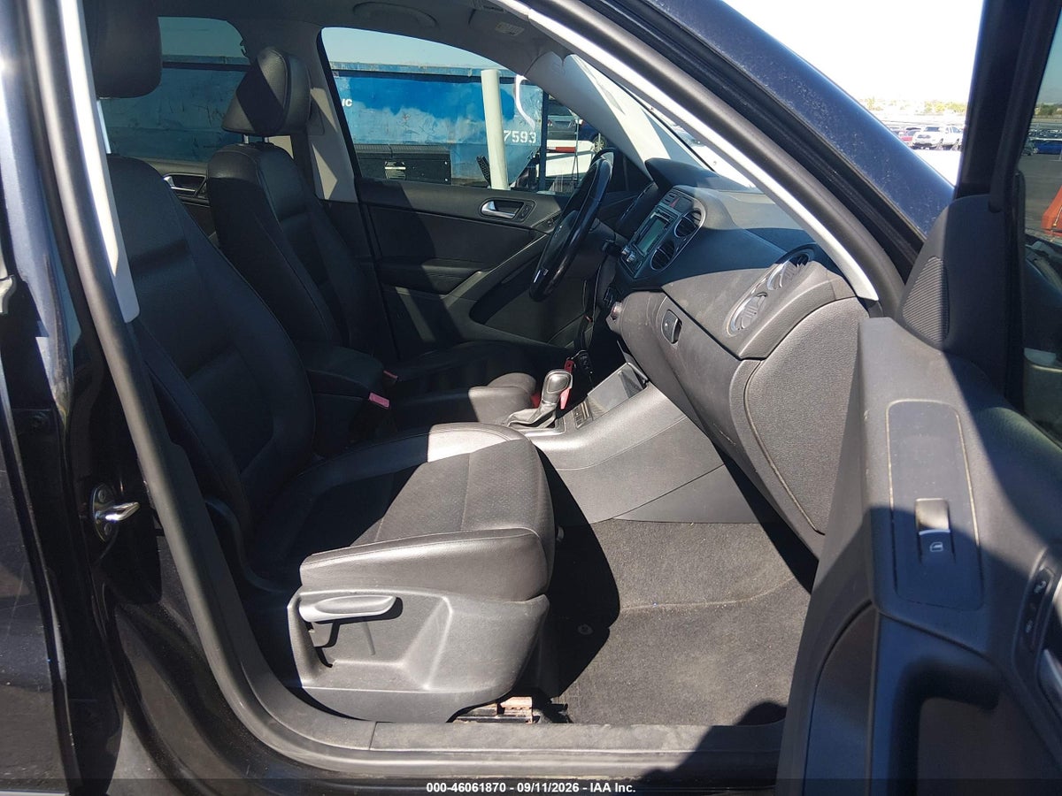 2011 VOLKSWAGEN TIGUAN SE — photo 5