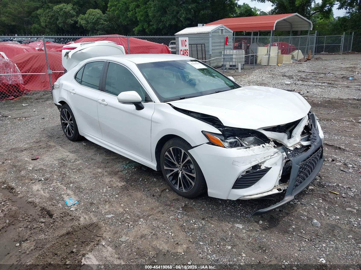 2018 TOYOTA CAMRY SE
