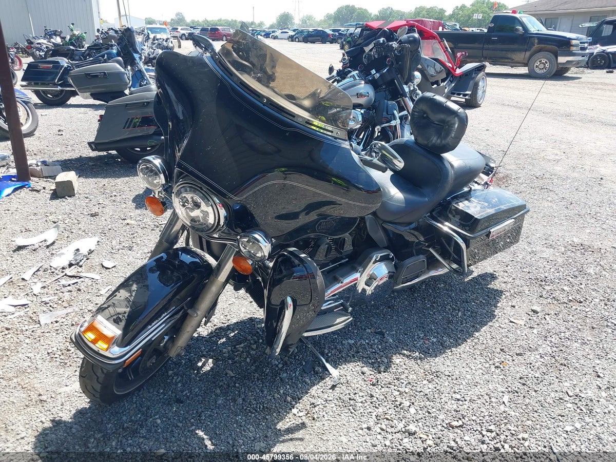 2010 HARLEY-DAVIDSON FLHTCU — снимка 2