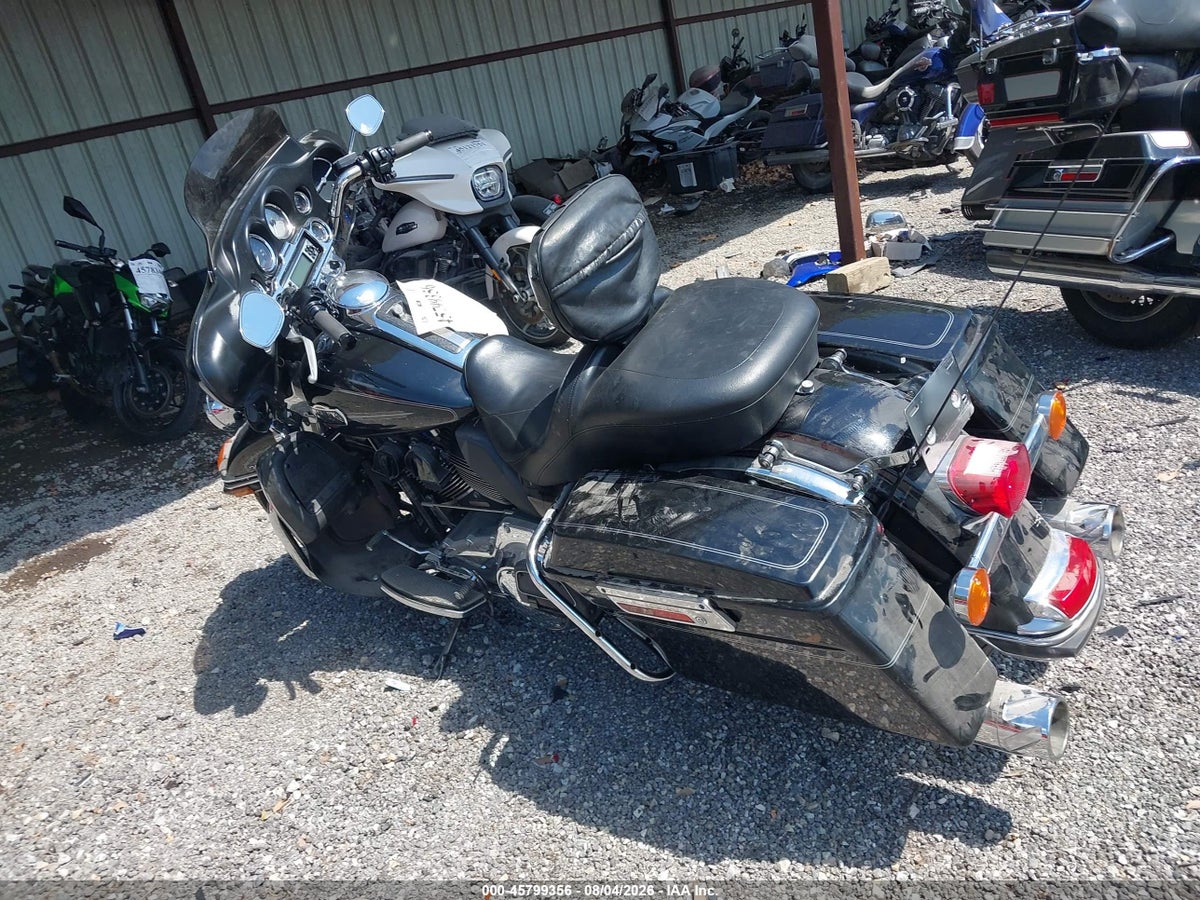 2010 HARLEY-DAVIDSON FLHTCU — снимка 3