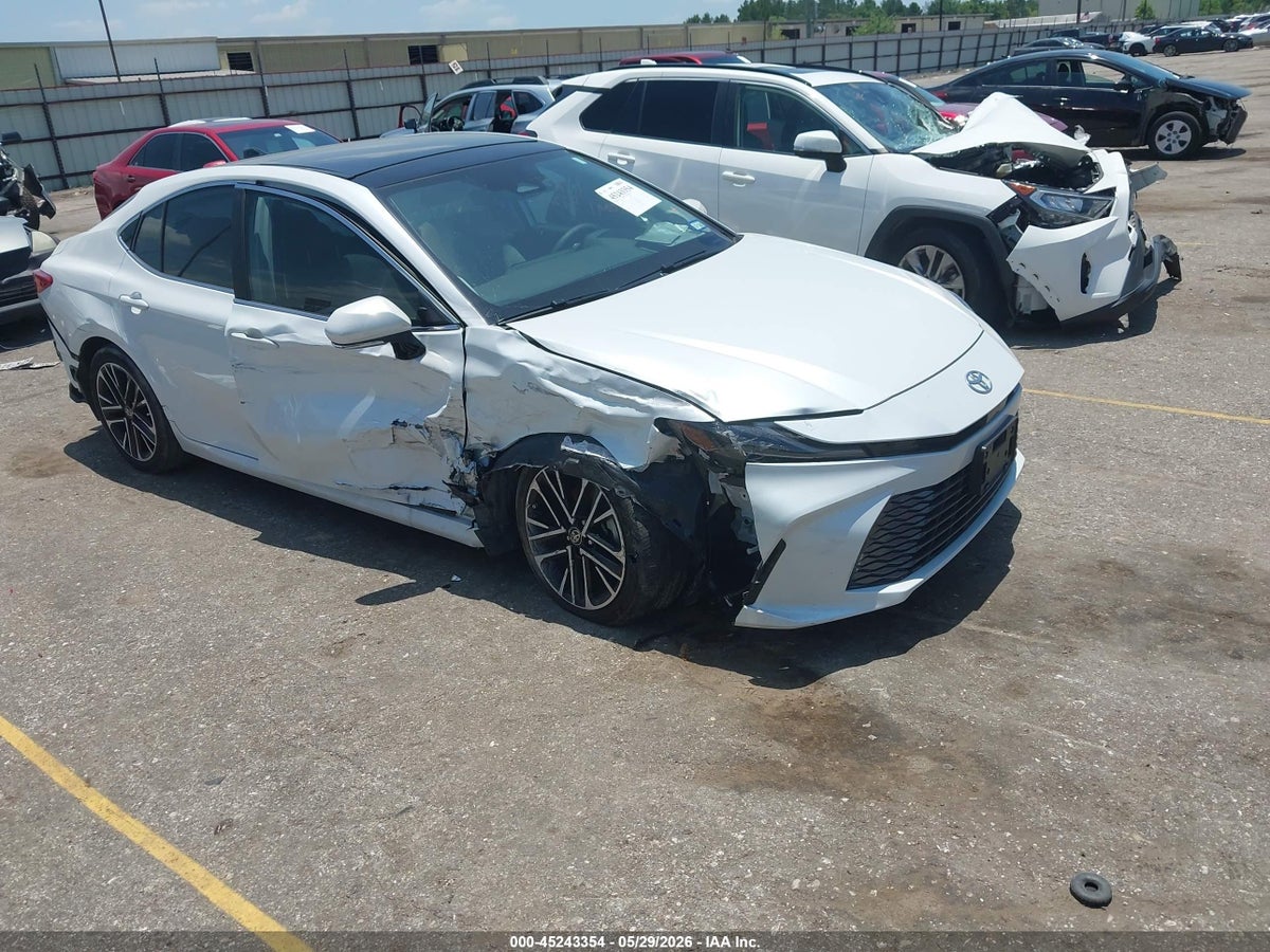 2025 TOYOTA CAMRY XLE