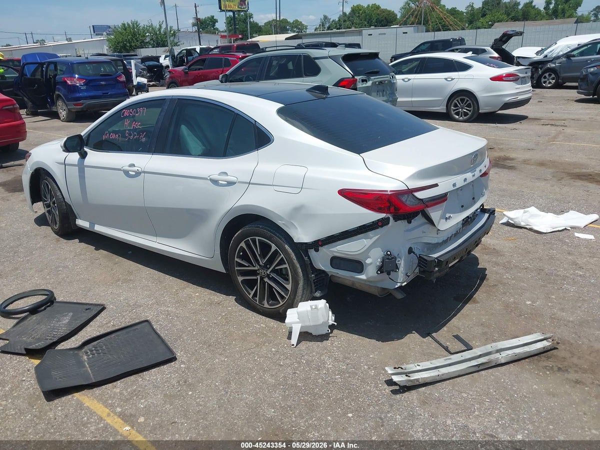 2025 TOYOTA CAMRY XLE — снимка 3