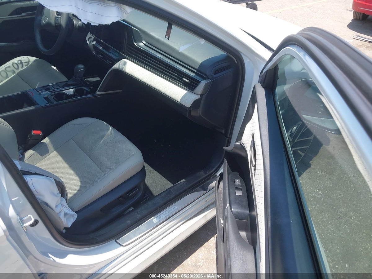 2025 TOYOTA CAMRY XLE — снимка 5