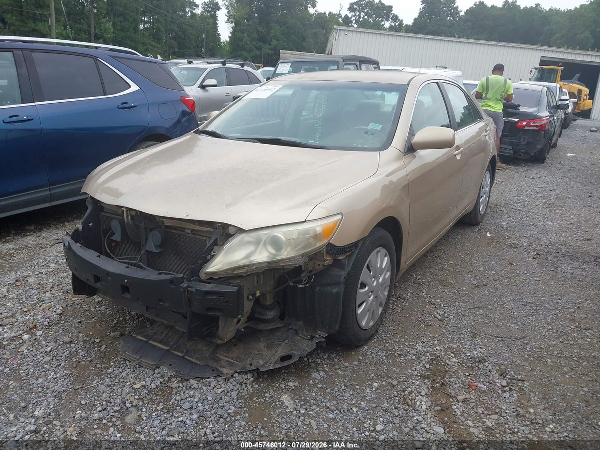 2011 TOYOTA CAMRY LE — снимка 2