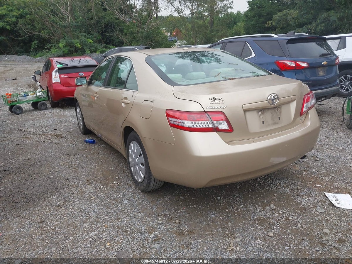 2011 TOYOTA CAMRY LE — снимка 3