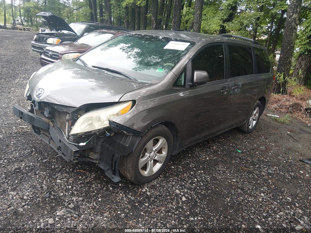 2012 TOYOTA SIENNA LE V6 8 PASSENGER — снимка 2
