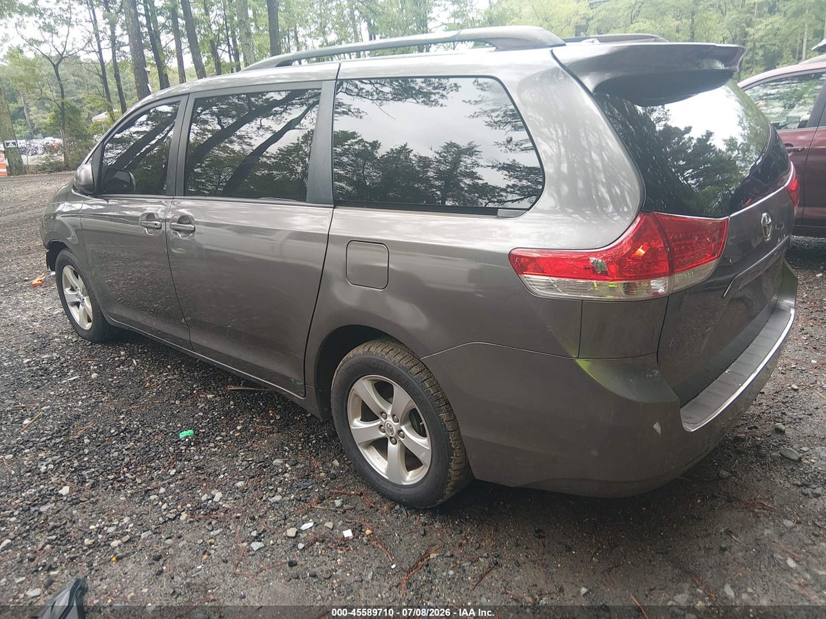 2012 TOYOTA SIENNA LE V6 8 PASSENGER — снимка 3