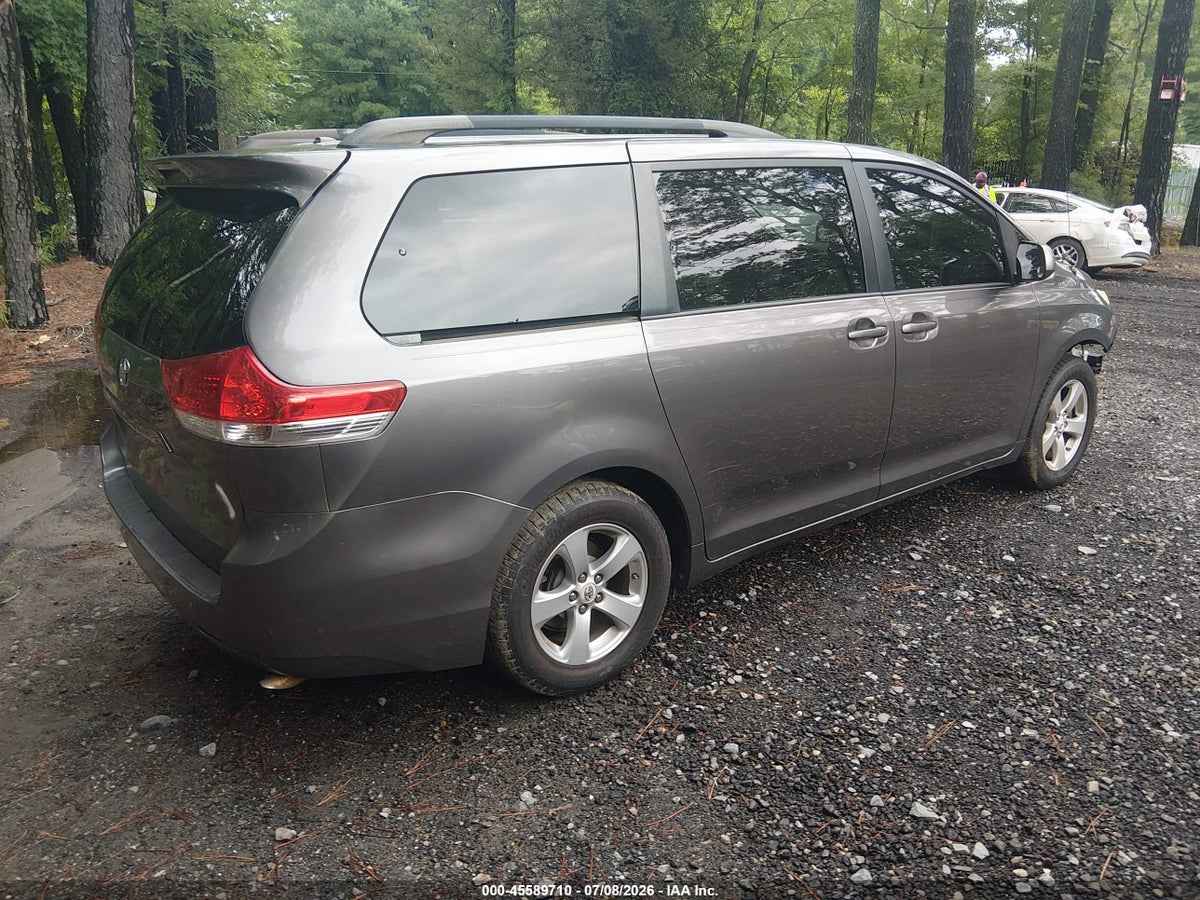2012 TOYOTA SIENNA LE V6 8 PASSENGER — снимка 4