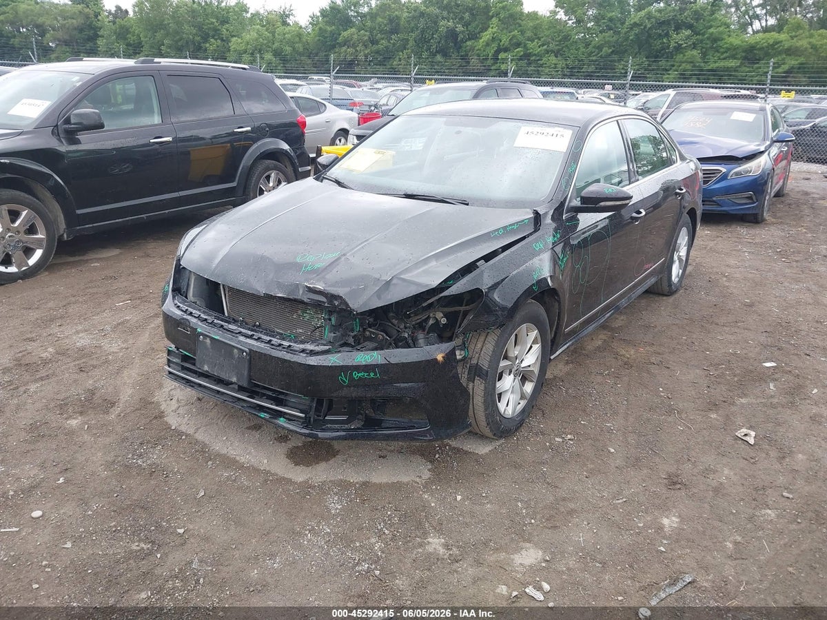 2017 VOLKSWAGEN PASSAT 1.8T S — снимка 2