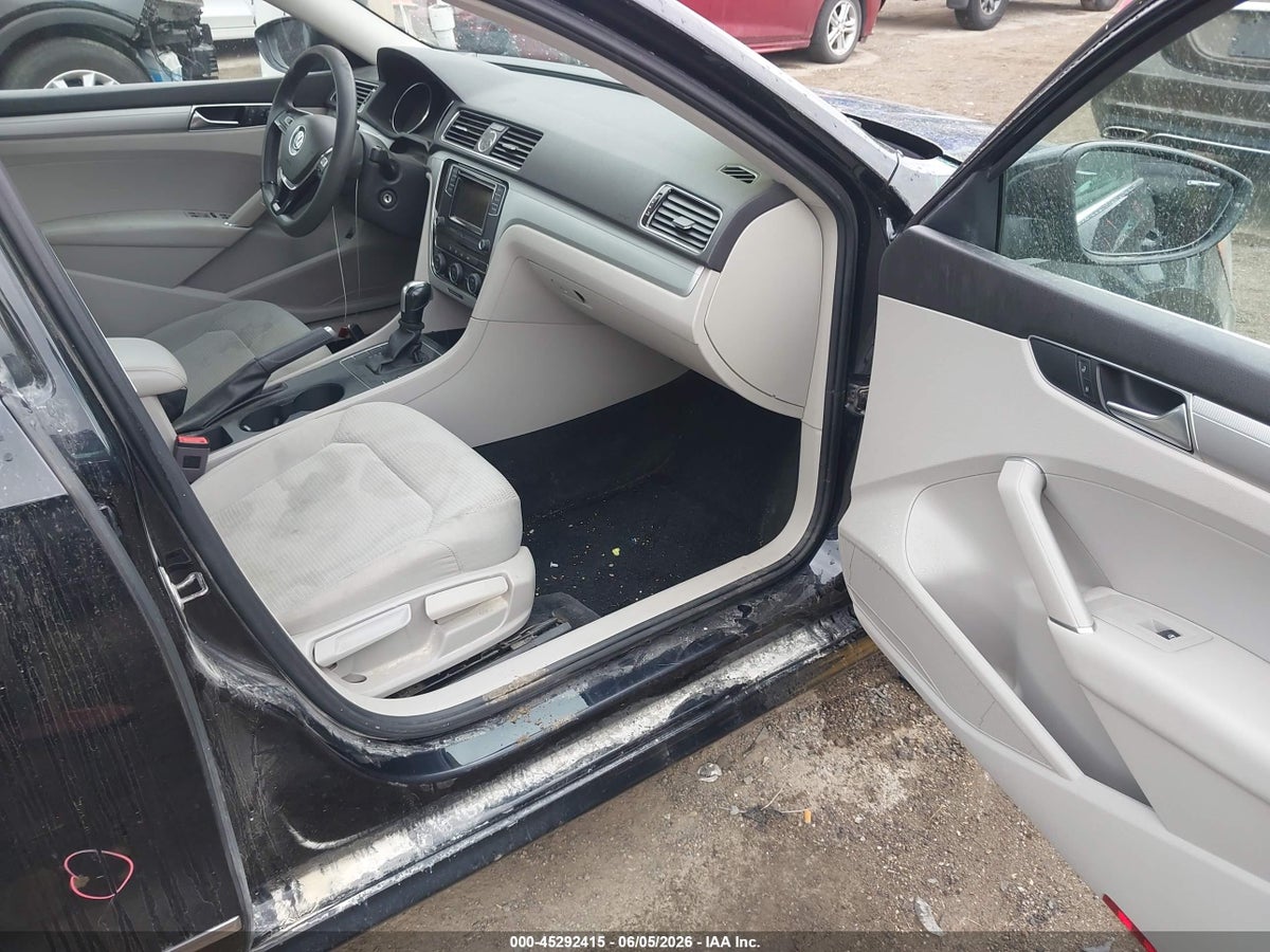 2017 VOLKSWAGEN PASSAT 1.8T S — снимка 5