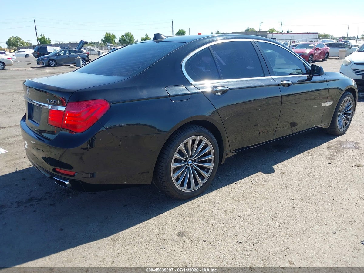2012 BMW 740I — снимка 4