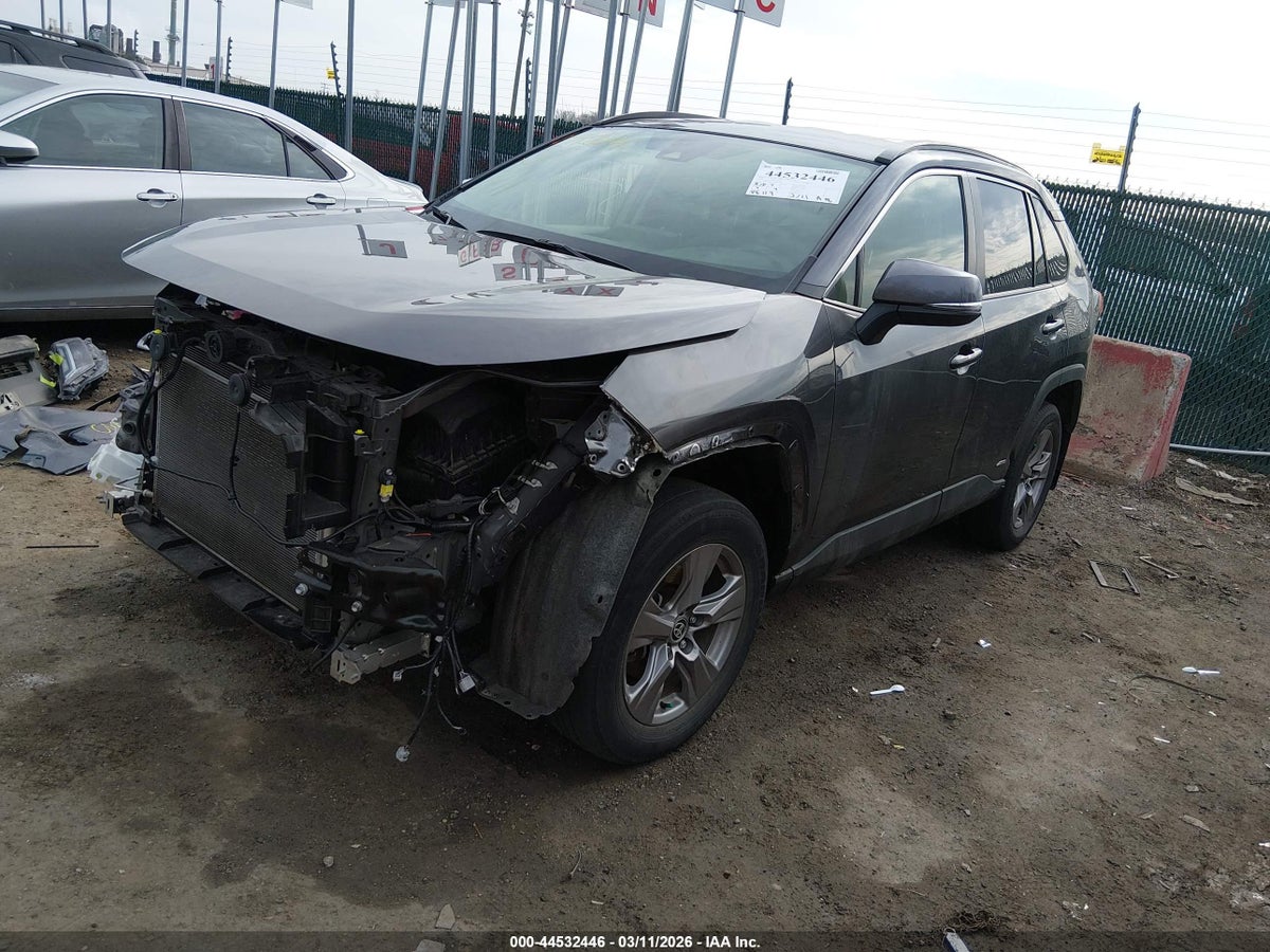 2024 TOYOTA RAV4 HYBRID XLE — снимка 2