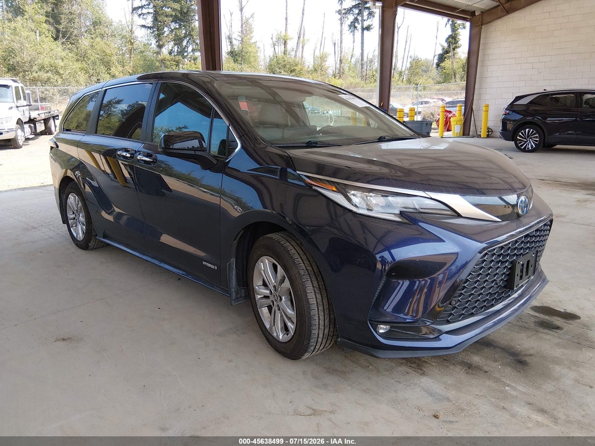 2021 TOYOTA SIENNA XSE