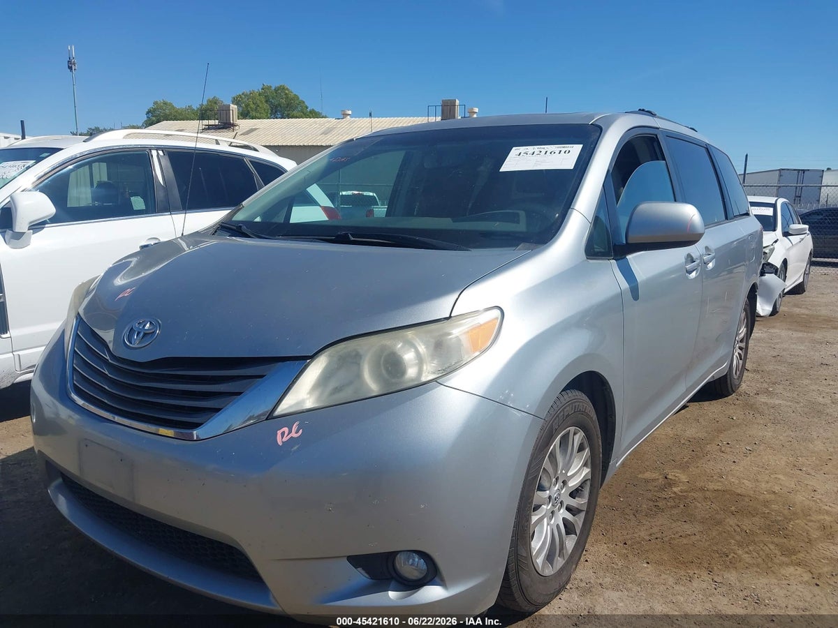 2014 TOYOTA SIENNA XLE V6 8 PASSENGER — снимка 2