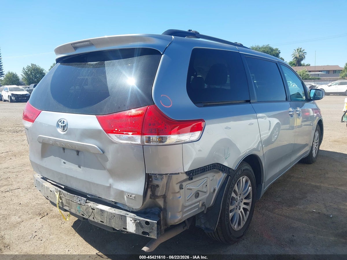 2014 TOYOTA SIENNA XLE V6 8 PASSENGER — снимка 4