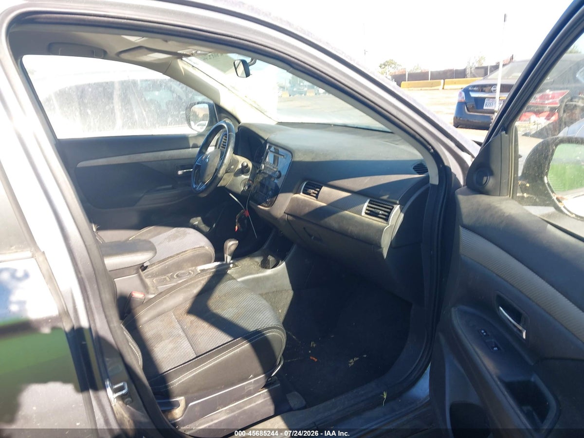 2016 MITSUBISHI OUTLANDER ES — снимка 5