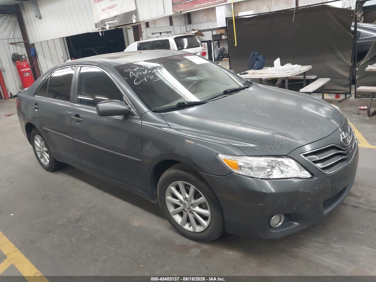 2011 TOYOTA CAMRY XLE V6