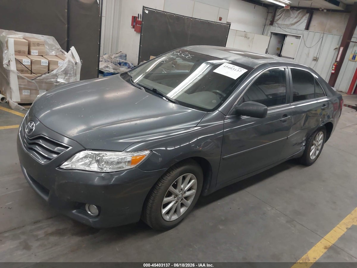 2011 TOYOTA CAMRY XLE V6 — снимка 2