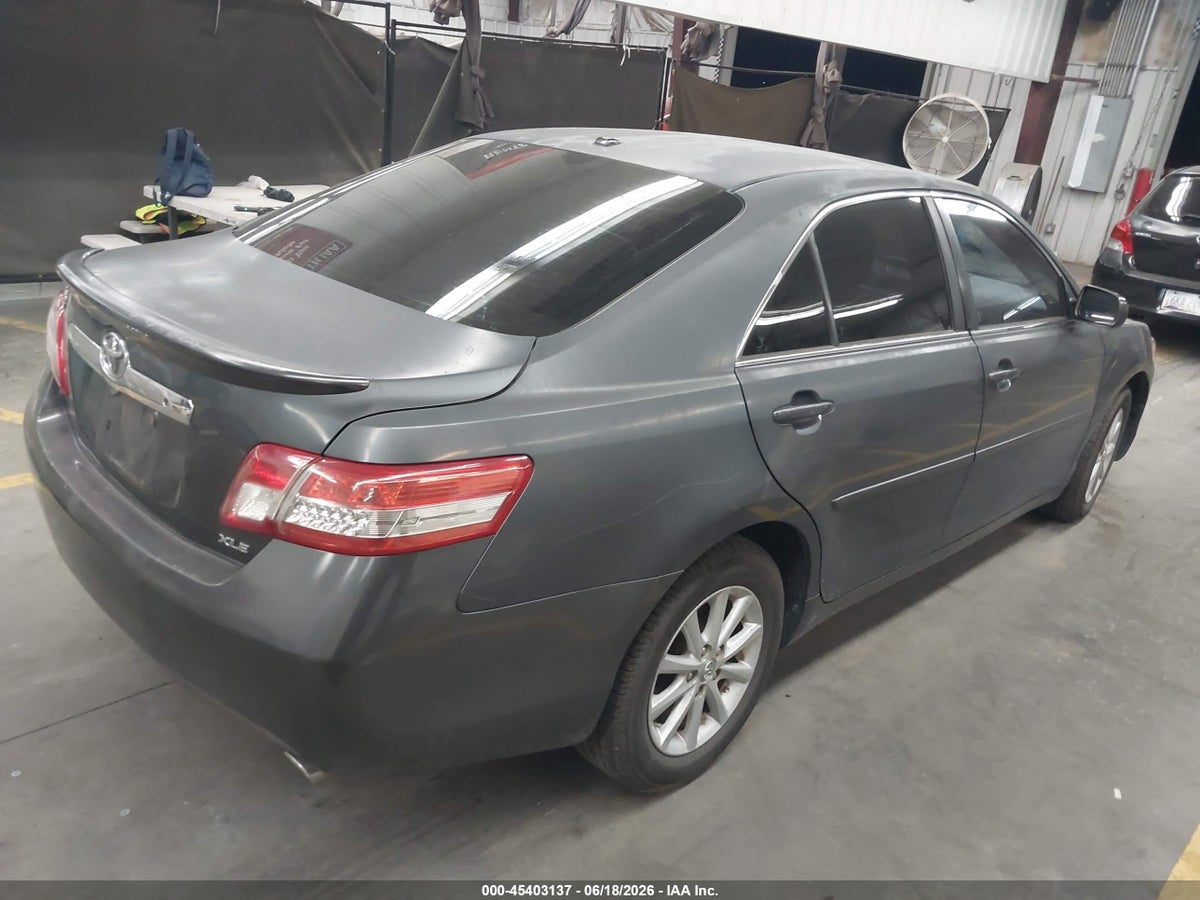2011 TOYOTA CAMRY XLE V6 — снимка 4