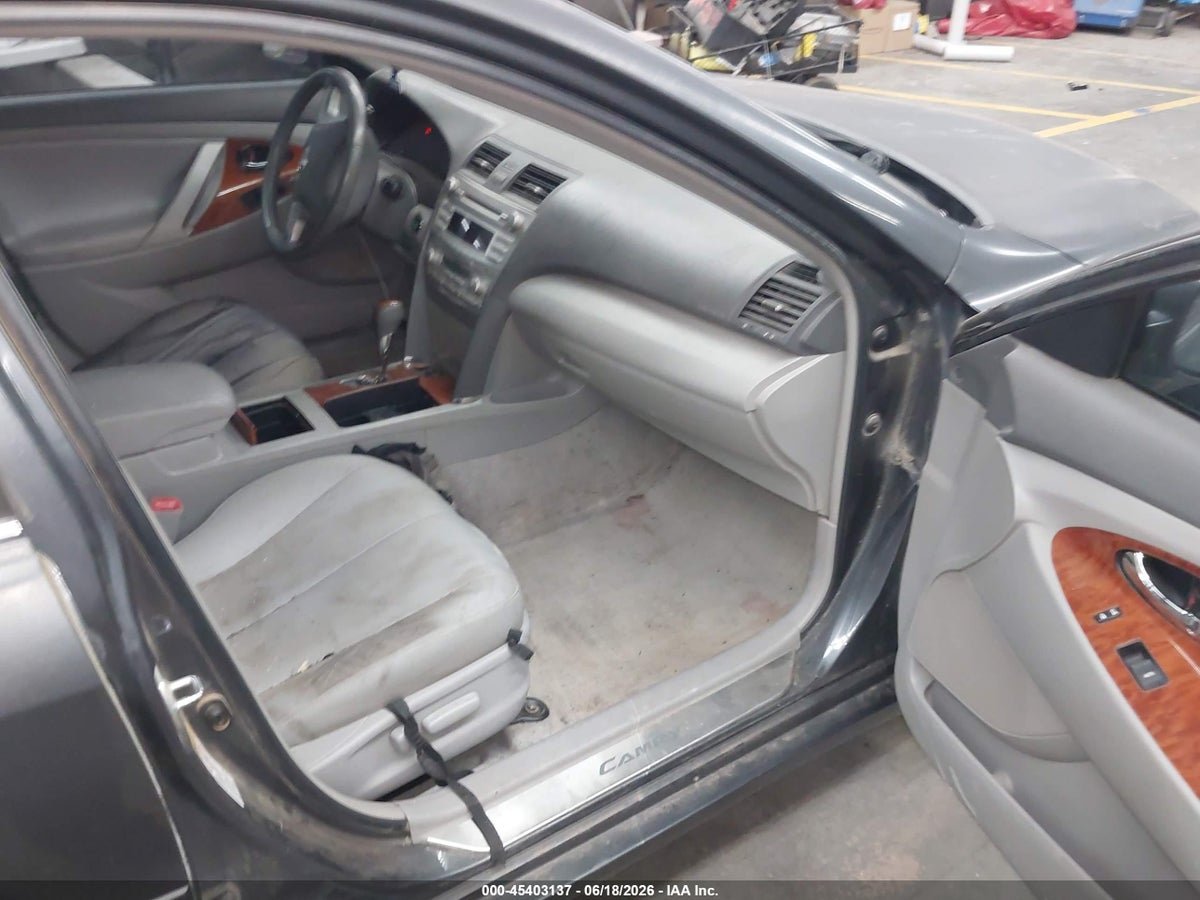 2011 TOYOTA CAMRY XLE V6 — снимка 5