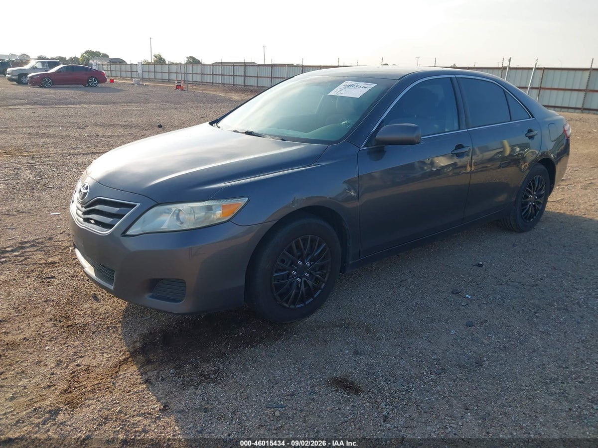2011 TOYOTA CAMRY LE — снимка 2