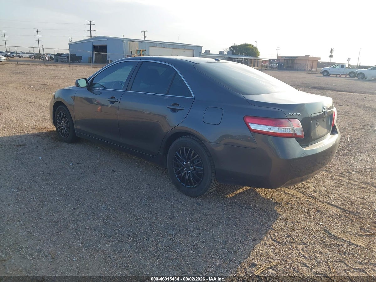 2011 TOYOTA CAMRY LE — снимка 3