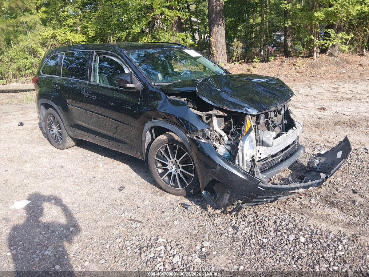 2018 TOYOTA HIGHLANDER SE