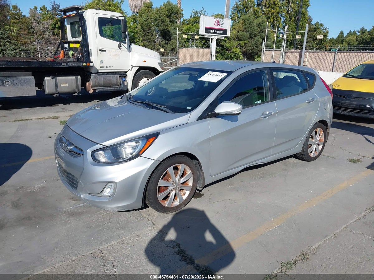2013 HYUNDAI ACCENT SE — снимка 2