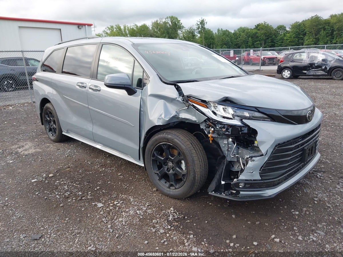 2026 TOYOTA SIENNA WOODLAND EDITION