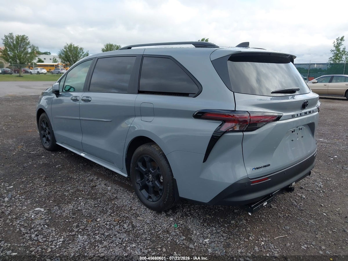 2026 TOYOTA SIENNA WOODLAND EDITION — снимка 3